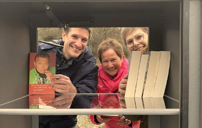 20241211 1024 Westenergie Buecherschrank Thuer 021