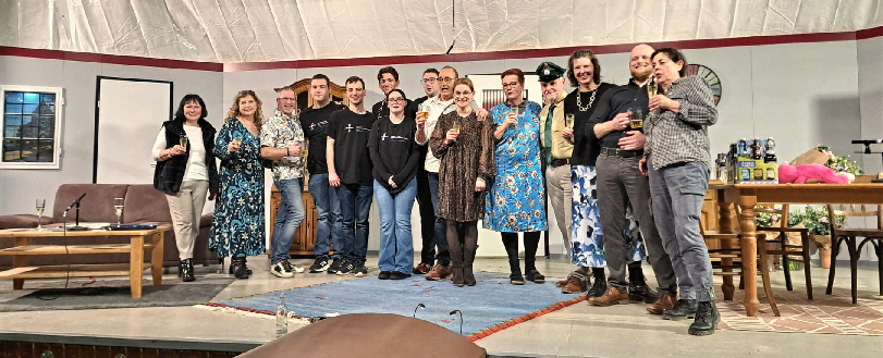 20250112 1024 Theatergruppe mit Helfern