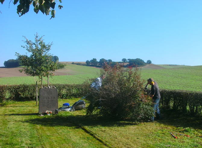 Pflege des Judenfriedhofs 2010